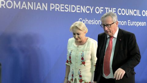 Juncker y la rumana Viorica Dancila, el viernes en Bucarest