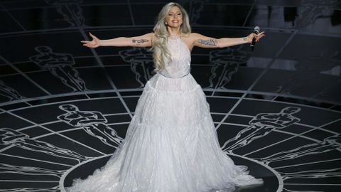 Destac la actuacin de Lady Gaga, que rindi homenaje a The Sound of Music en su 50 aniversario con la presencia incluida de Julie Andrews