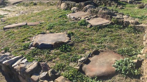 Restos de las piletas de salazn de hace unos veinte siglos en A Lanzada, Sanxenxo