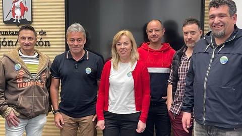 Rueda de prensa del concejal del Grupo Municipal Socialista en el Ayuntamiento de Gijón, Ramón Tuero, junto a representantes del Comité de Empresa de Emulsa