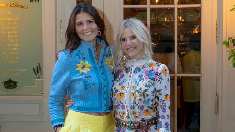 Eugenia Martínez de Irujo se estrena como diseñadora con la colección cápsula «Felicità», para Antik Batik