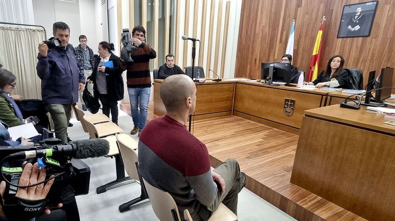 Absuelto el policía local acusado de violar en su coche a una amiga de 18 años en Vigo