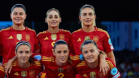 Mara Mndez, arriba a la izquierda, junto a sus compaeras antes del Alemania-Espaa