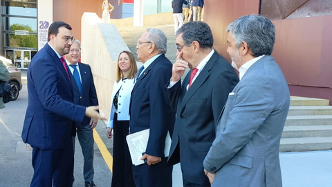 El presidente del Principado de Asturias, Adri�n Barb�n, a su llegada al 20� Congreso Nacional de Empresarios del Transporte 'El transporte en el lugar que le corresponde', celebrado en el recinto ferial gijon�s 'Luis Adaro'.