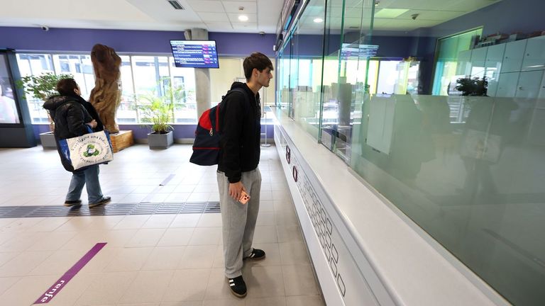 Cerradas las taquillas de Renfe en Vigo por miedo a las protestas de los viajeros