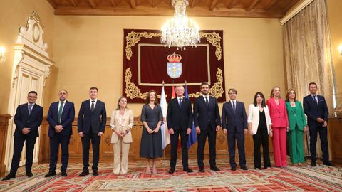 Foto de familia del Ejecutivo gallego, tras la incorporacin de los nuevos conselleiros