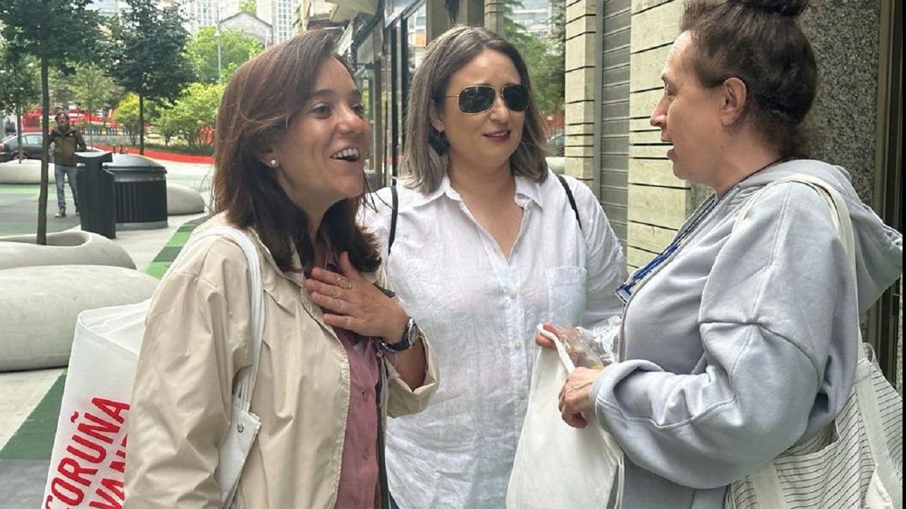 Ins Rey reparti propaganda electoral este domingo junto a otros miembros de la candidatura