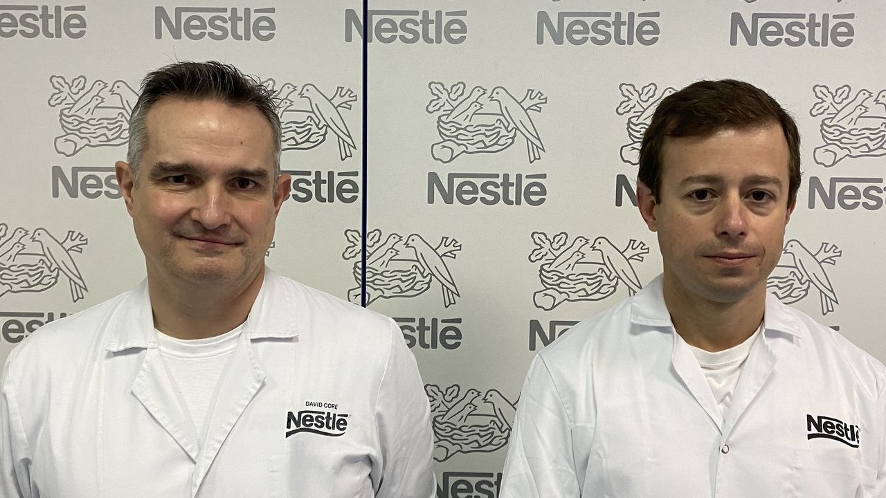 El parque Miguel Hern�ndez y el auditorio est�n ubicados en terreno portuario.David Cor�, izquierda, junto a su sucesor a partir del 1 de febrero al frente de la factor�a cesure�a de Nestl�, el brasile�o J�lio Diniz