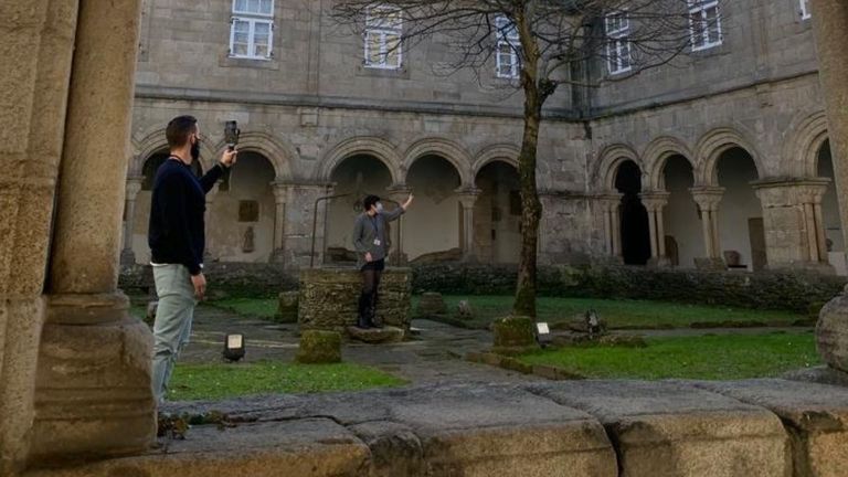 Javier Rego e Victoria García son os encargados de gravar os «tiktoks» dende o Museo Provincial de Lugo