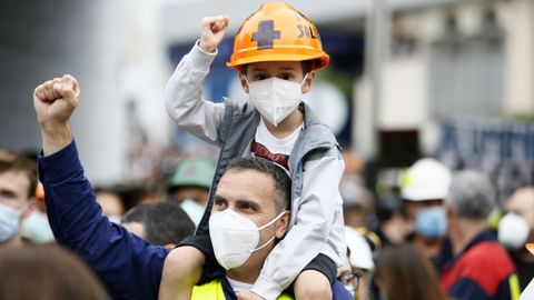 Imagen tomada durante una manifestacin celebrada en Burela para rechazar los despidos anunciados en el 2020 por Alcoa para la fbrica de San Cibrao