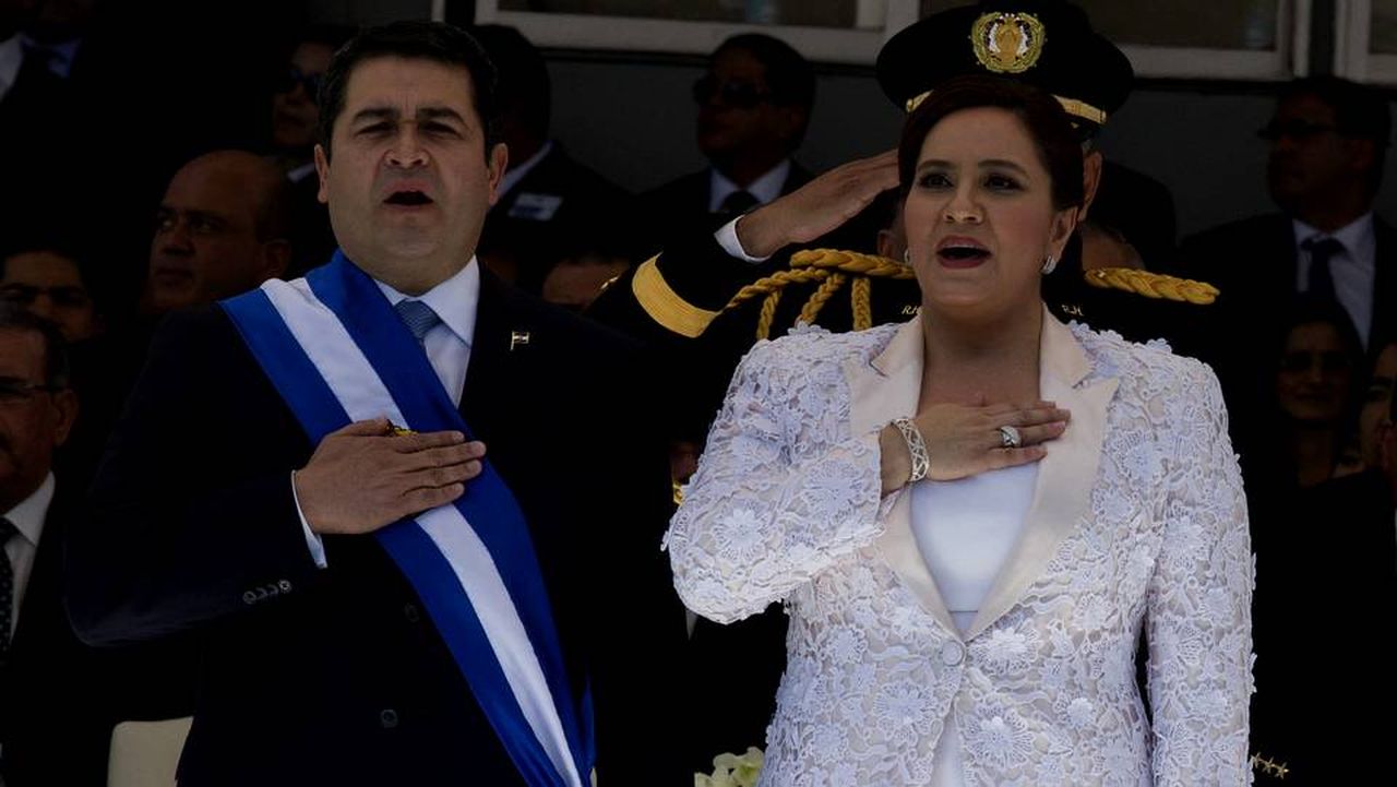 juan orlando hernandez jura el cargo como nuevo presidente de honduras