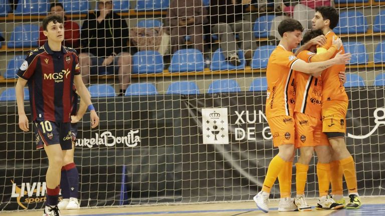 Un penalti a 34 segundos del final acerca a la permanencia a un voraz Reyco Burela FS: 3-2