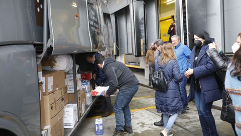 Los últimos paquetes se colocaron en la misma mañana en las bodegas de los vehículos