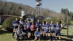 La ministra de Defensa, Margarita Robles, y los miembros de la Brigada de Salvamento Minero durante la visita el pozo asturiano de Fondn, en Langreo