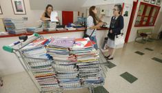 El sistema de prstamo de libros ha provocado un caos organizativo, segn la FAPA. 