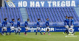 Los jugadores del Oviedo, antes del encuentro ante el Mlaga