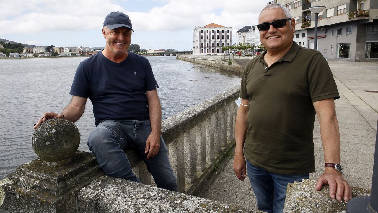 Paco Salgueiro, a la izquierda, autor del documental sobre el ocio en Burela