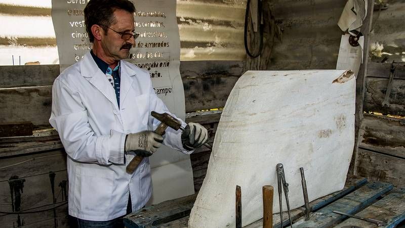 Los futbolistas del Atl�tico Escair�n celebran uno de los goles en el Hermanos Somoza.