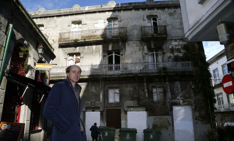El estado de conservación de la casa (Oliva esquina a A Laxe) es muy deficiente.