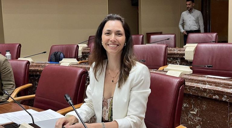 Vox pierde su papel de llave en Murcia tras el pase de otra diputada al grupo mixto