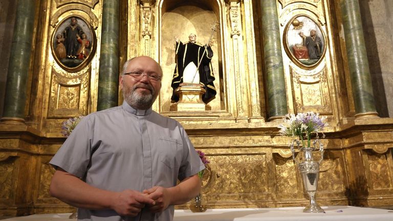 Manuel Chouciño, párroco de Lérez: «Me he quedado un poco alucinado con dos milagros que nos han pasado durante el tiempo que llevo aquí»