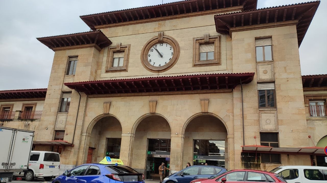 Estaci�n del Norte, estaci�n de tren en la calle Ur�a de Oviedo