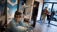 Los test rpidos para la deteccin del covid-19 comenzaron a realizarse ayer, de maana y de tarde, en el Colegio de Enfermera de Ourense