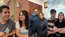 De izquierda a derecha: Guillermo y su madre, Bego�a; Lucas y su madre Elvira; Tom�s, junto con Noelia, su madre