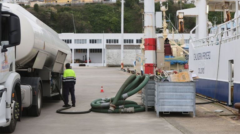 Las cofradías piden que se investiguen «posibles distorsiones» en los precios del gasoil pesquero