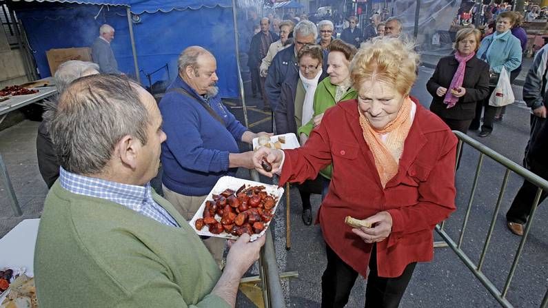 Julia Rodr�guez habla en el congreso ante D�maso L�pez, Jos� Manuel Barreiro y Jos� Manuel Balseiro.