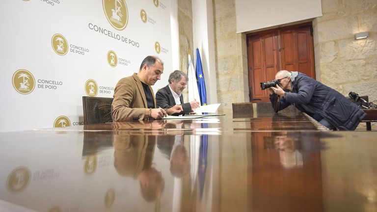 Un convenio regulariza la pesca deportiva en los puertos de Combarro, Raxó y Campelo