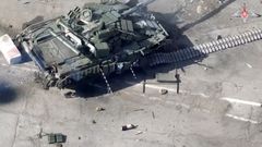 Rusia mostr imgenes de un tanque de milicianos rusos destruidocerca de la aldea de Nekhoteevka en Blgorod.