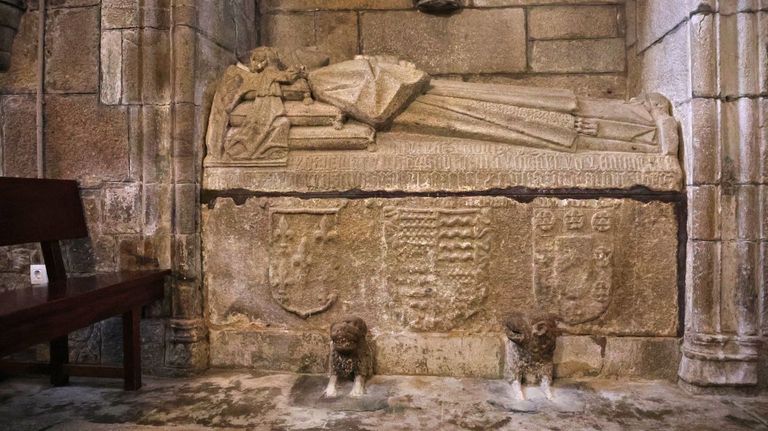 El sepulcro del<span lang=