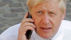 Boris Johnson se reuni durante el G7 en Biarritz con el presidente en funciones del Consejo Europeo, Donald Tusk, pero ambos solo acordaron volver a reunirse en un mes, para intentar llegar a un acuerdo que no incluya la polmica salvaguarda irlandesa
  