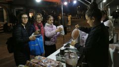 Con las compras, los comerciantes de Noia invitaban a sus clientes a chocolate con churros.