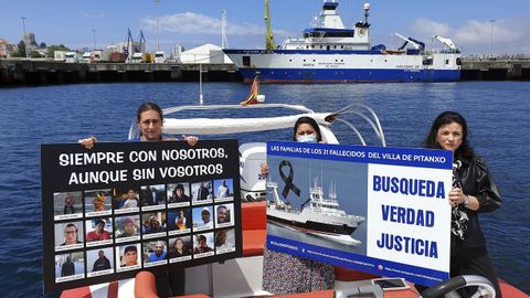 Familiares de los desaparecidos y fallecidos del Villa de Pitanxo, en un acto reivindicativo el pasado día 4 en Vigo 