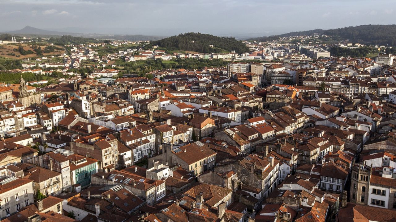 Iglesia de Santa Clara.La ciudad de Santiago de Compostela desde el aire
