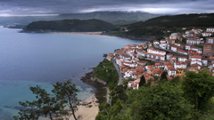 LLASTRES, ASTURIAS. Encantador pueblo marinero que salt� a la fama tras protagonizar una serie de televisi�n