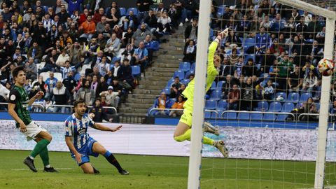 Imagen del gol anotado por Mikel Balenziaga al Sestao
