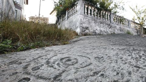 Petroglifo en el camino de Gondosende, en A Gua. Est casi sin dibujo porque est en un lugar de paso a unas casas