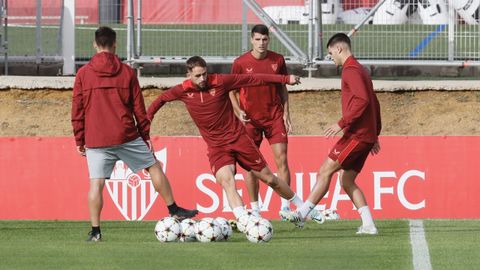 Sesión de entrenamiento del Sevilla
