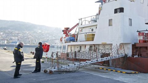 Refugiados sirios piden asilo en el puerto de Marn