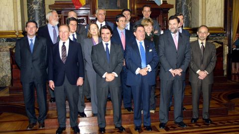 Foto de familia del Consejo de Ministros celebrado en A Coruña el 24 de enero del 2003, en el que se aprobó el Plan Galicia