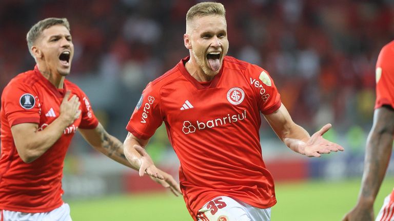 Alemao celebra un gol con Internacional