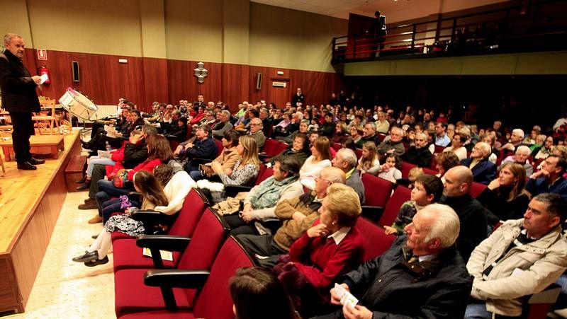 Los bomberos registraron todo el edificio para detectar el lugar del que emanaba el olor a gas