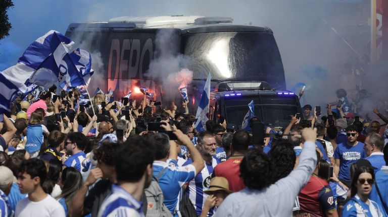 Las emociones blanquiazules se desbordan en la despedida en casa