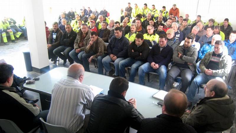 Ram�n Trillo es el entrenador del equipo femenino Bazarra ACB Costa da Morte de Cee.