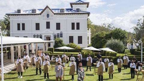 En la imagen, personal del grupo Montesqueiro en los jardines del Pazo Libunca