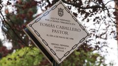 Placa en honor de Toms Caballero en Pamplona.
