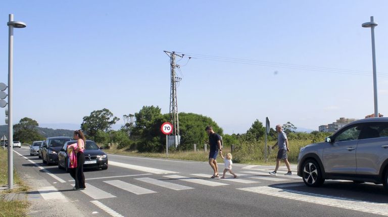 El semáforo de la polémica en las salinas de Noalla, en Sanxenxo